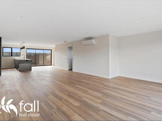 Townhouse for rent in Hobart, Tasmania