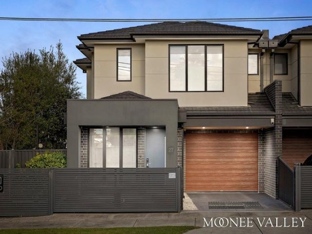 Townhouse for sale in Camerons Creek, Victoria