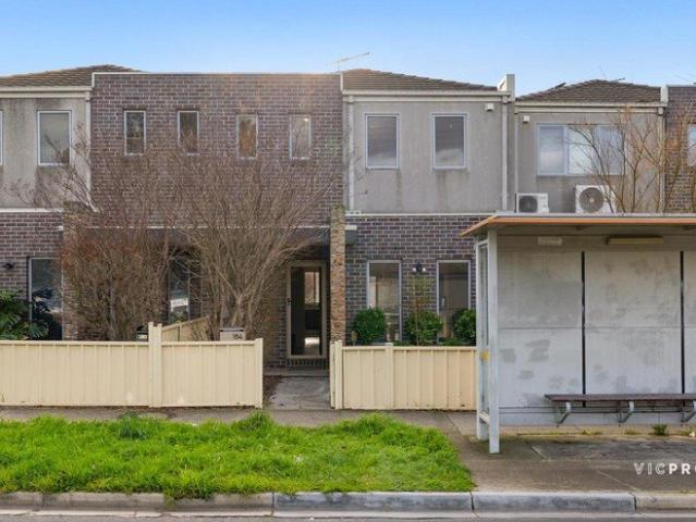 Townhouse for sale in Camerons Creek, Victoria