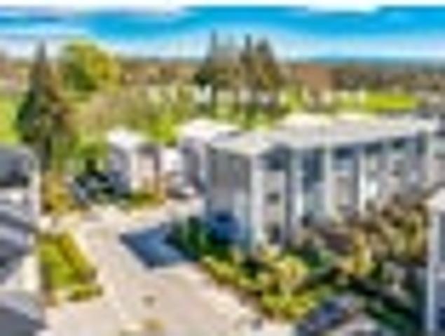 Townhouse for sale in Chaslands, Canterbury