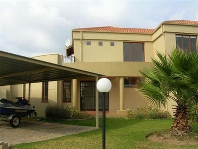 Townhouse for rent in Sandton, Gauteng