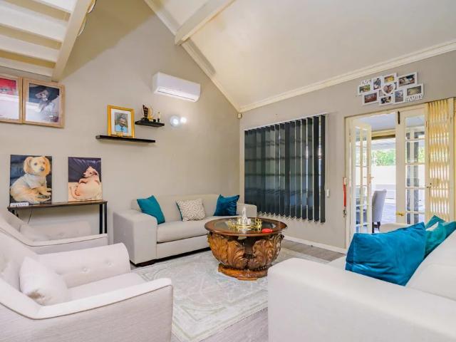 Townhouse for sale in Queensburgh, Kwazulu-natal