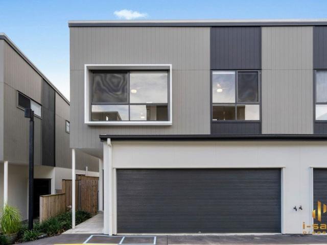 Townhouse for sale in Toombul, Queensland