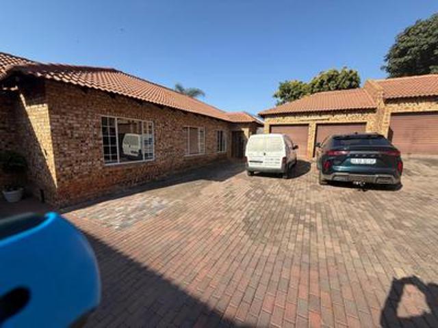 House for sale in Waterkloof, Gauteng