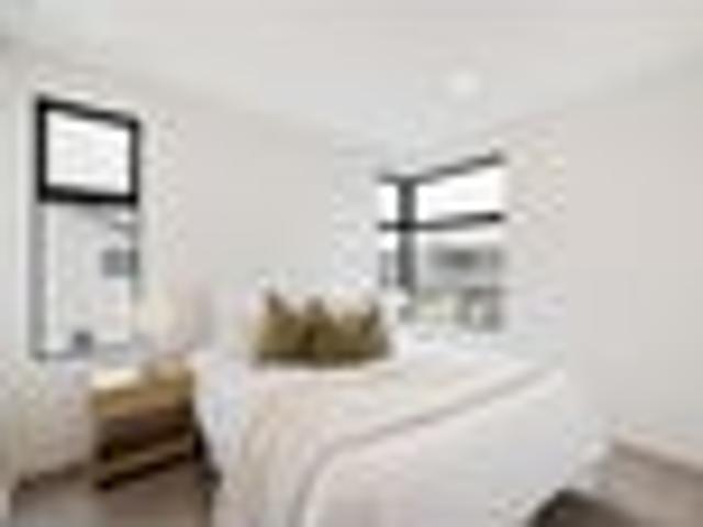 Townhouse for sale in Chaslands, Canterbury