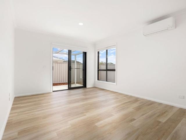 Townhouse for rent in Leneva, Victoria