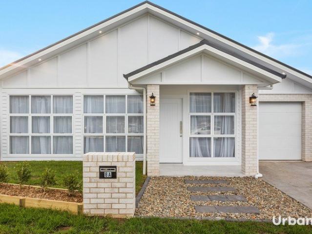 Townhouse for rent in Wollongong West, New South Wales
