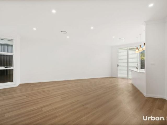 Townhouse for rent in Wollongong West, New South Wales