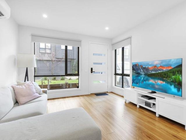 Townhouse for rent in Clarinda Park Estate, Melbourne
