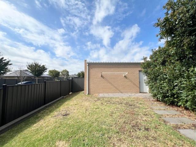 Townhouse for rent in Camerons Creek, Victoria