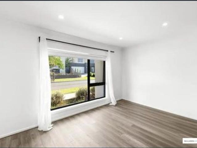 Townhouse for rent in Riverdale Village, Melbourne
