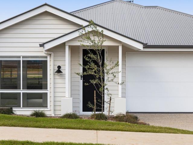 Villa for sale in Kearneys Spring, Toowoomba