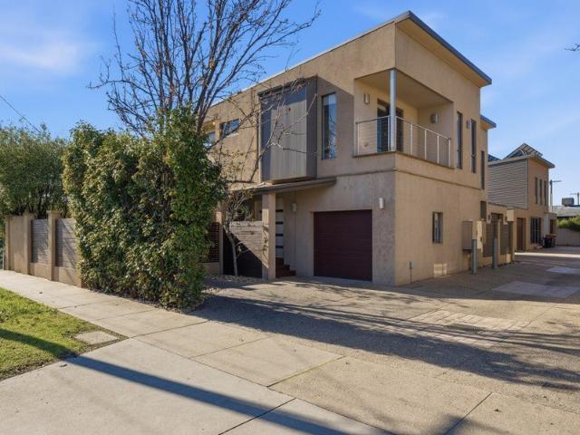 Townhouse for sale in Wangaratta, Victoria