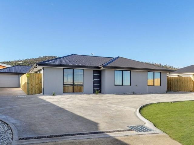 Apartment for sale in Oakdowns, Hobart