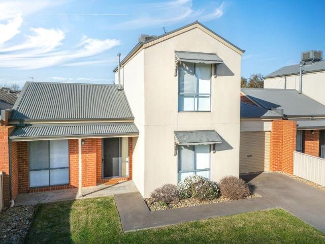 Townhouse for sale in Horsham, Victoria