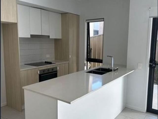 Townhouse for rent in Toombul, Queensland