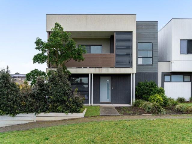 Townhouse for sale in Camerons Creek, Victoria