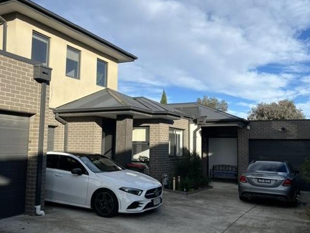 Townhouse for rent in Camerons Creek, Victoria
