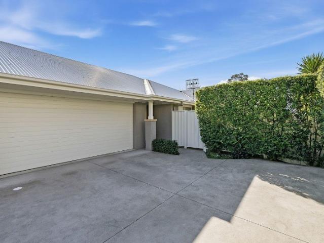 House for sale in Tuggerawong, Central Coast Council