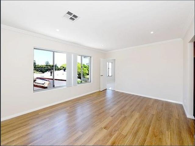 Townhouse for rent in Mount Hawthorn, Western Australia