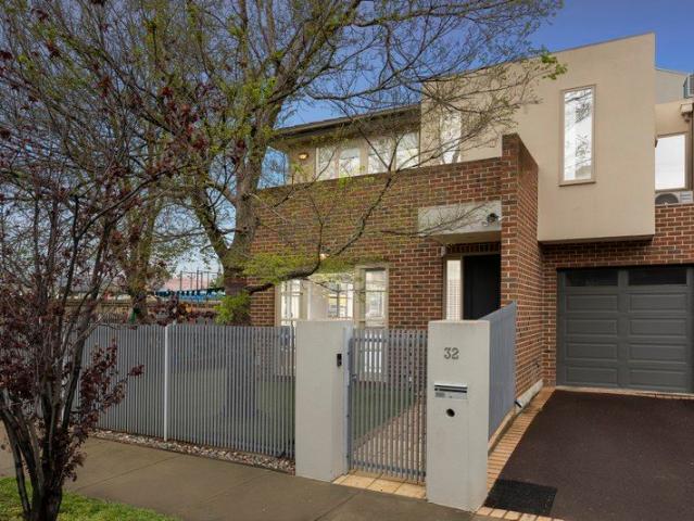 Townhouse for sale in Bentleigh, Melbourne