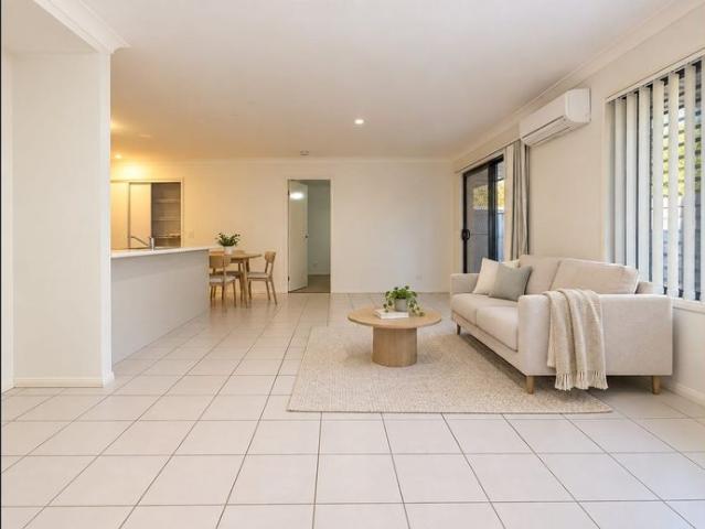 Townhouse for rent in Calamvale, Greater Brisbane