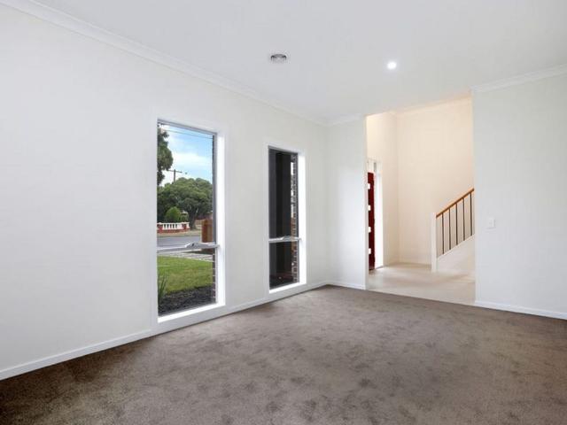 Townhouse for rent in Camerons Creek, Victoria