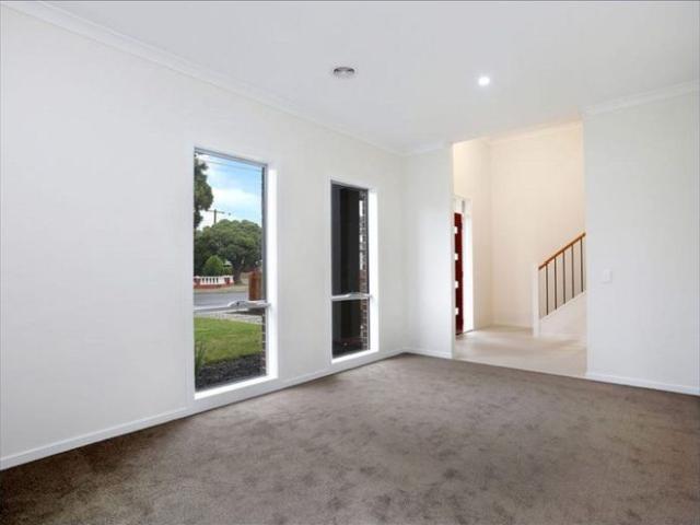 Townhouse for rent in Camerons Creek, Victoria