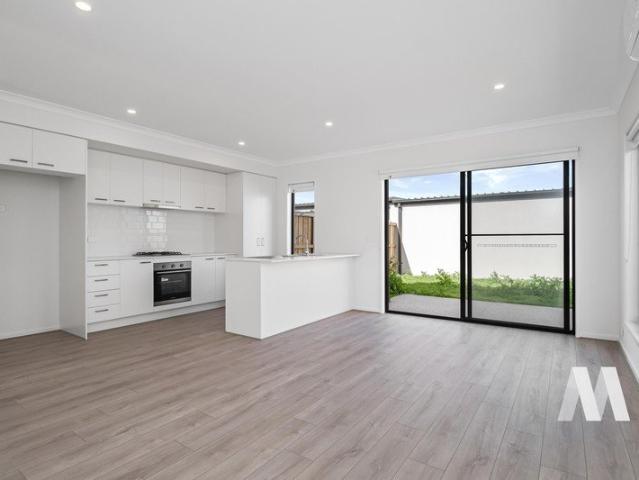 Townhouse for rent in Mambourin, Melbourne