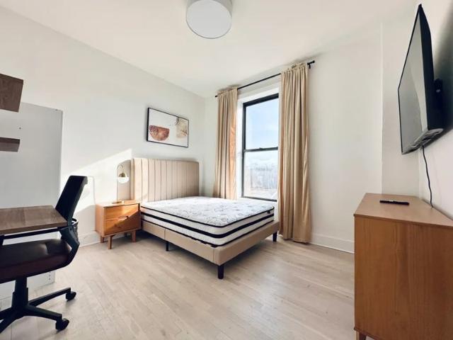 Room for rent in Arverne, New York
