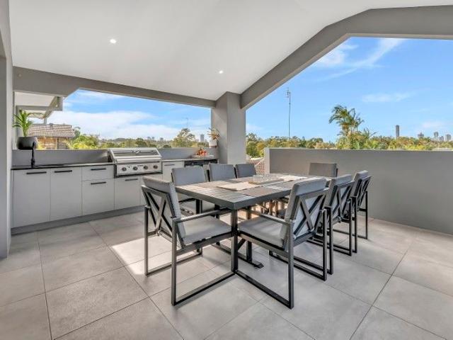 House for sale in Ashmore City