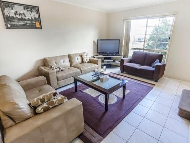 Townhouse for rent in Meadow Heights, Melbourne