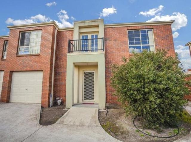 Townhouse for rent in Meadow Heights, Melbourne