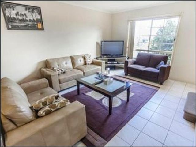 Townhouse for rent in Meadow Heights, Melbourne