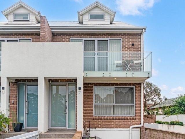 Townhouse for sale in Dundas Valley