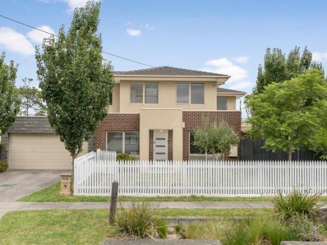 Townhouse for sale in Bonbeach