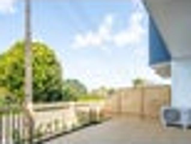 Townhouse for sale in Point England, Oroua County