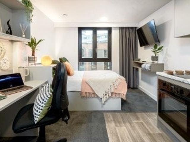 Studio for rent in St Ann's, Haddon