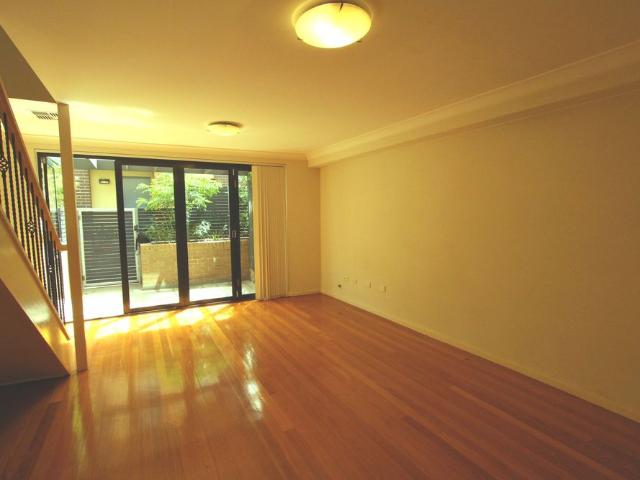 Townhouse for rent in Sydney, New South Wales
