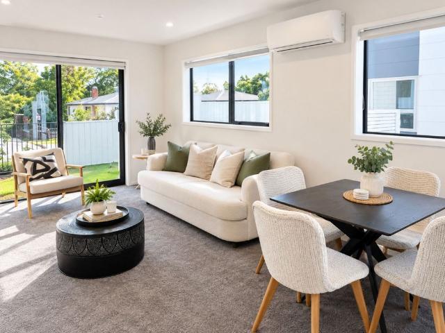 Townhouse for rent in Massey, Henderson-Massey