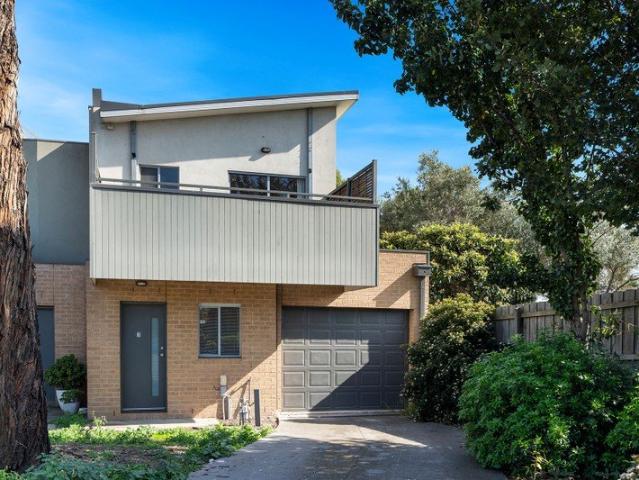 Townhouse for sale in Camerons Creek, Victoria