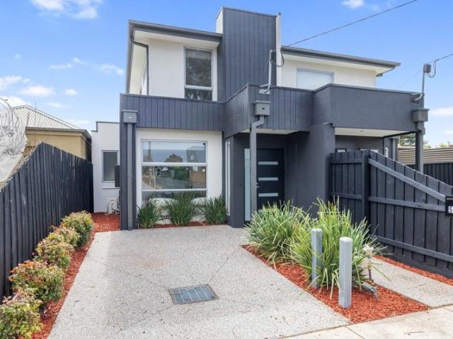 Townhouse for rent in Maidstone, Victoria