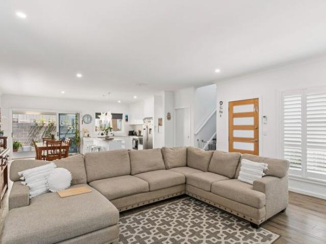 Townhouse for rent in Wollongong West, New South Wales