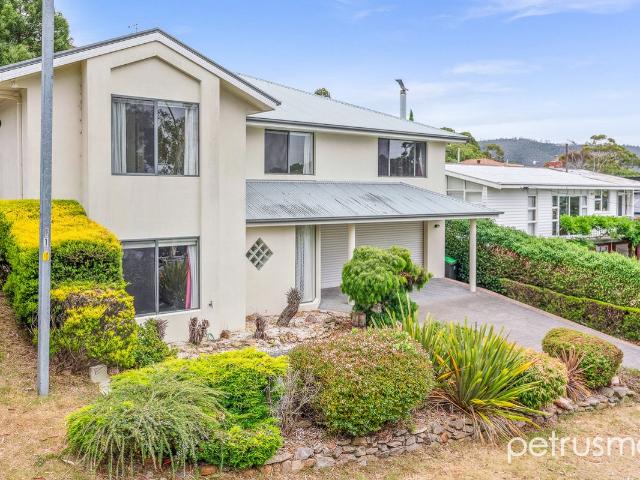 House for sale in Lindisfarne, Tasmania