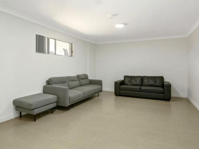 Granny Flat for rent in Kingswood, Sydney