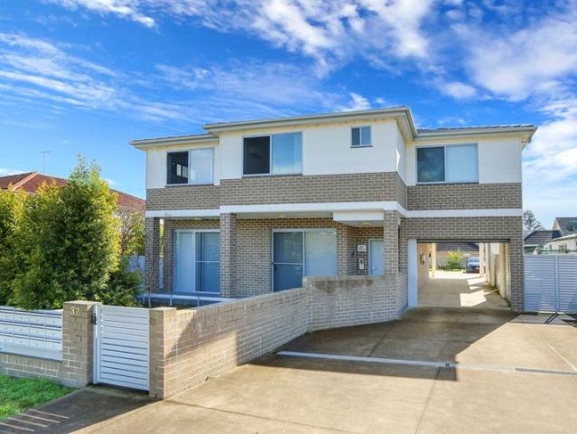 Granny Flat for rent in Kingswood, Sydney