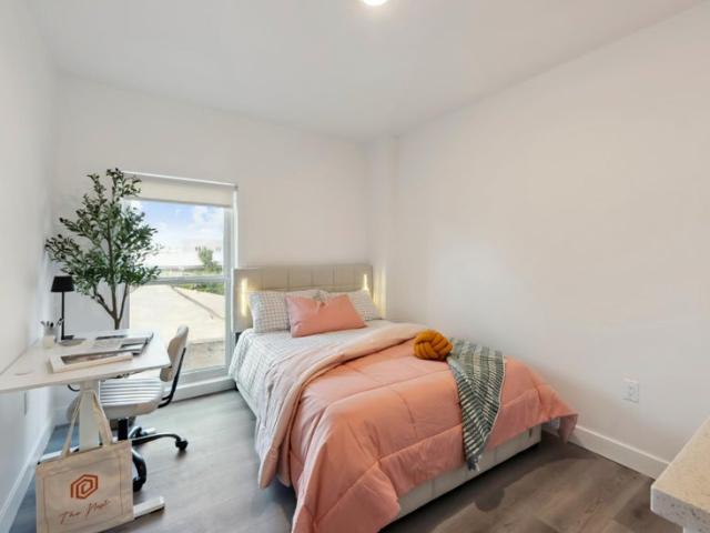 Room for rent in Canoga Park, California