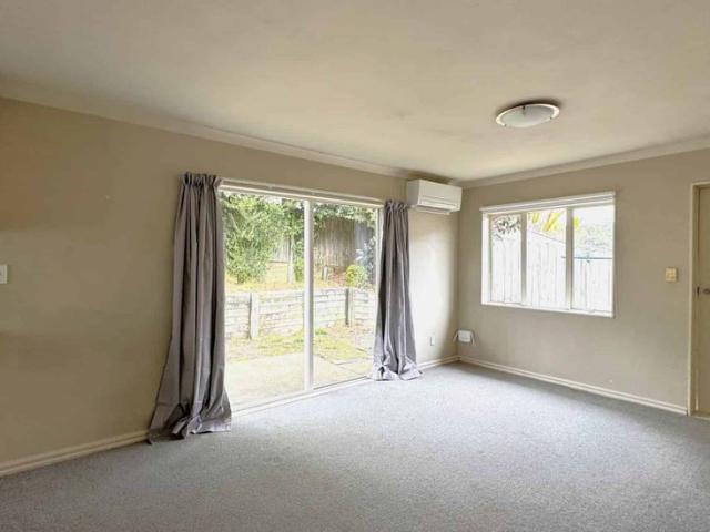Apartment for rent in Paremoremo, Oroua County