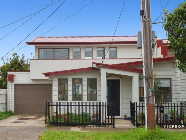 Townhouse for sale in Camerons Creek, Victoria