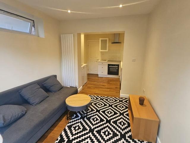 Apartment for rent in Chalet Estate, Greater London